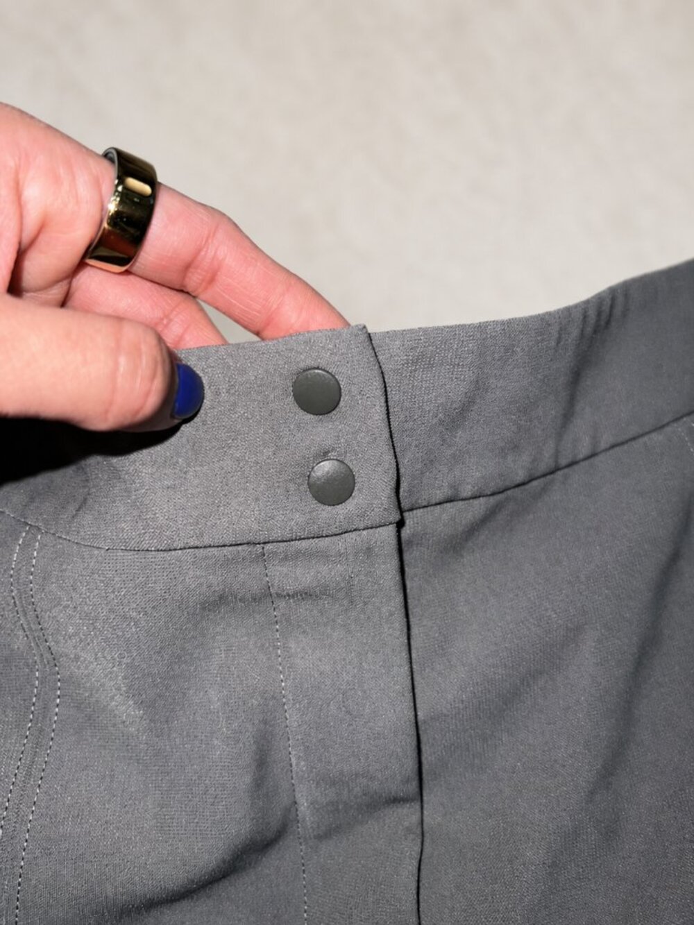 lululemon dynamic days travel woven pant gray / sage color, size 28 - Picture 4 of 8